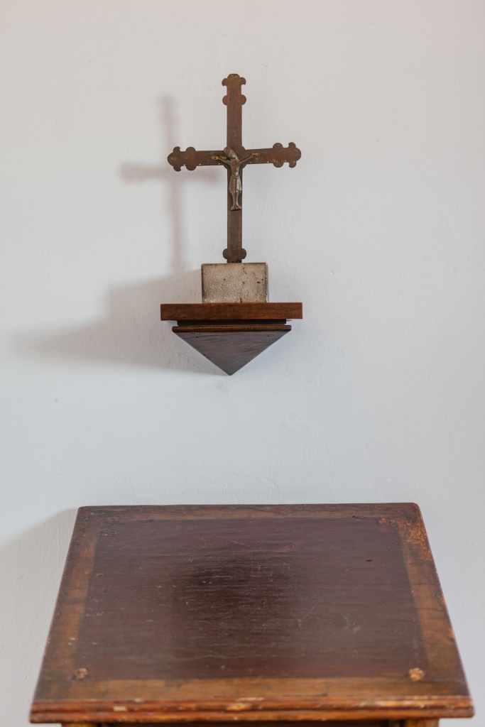 A wooden cross with an ancient table